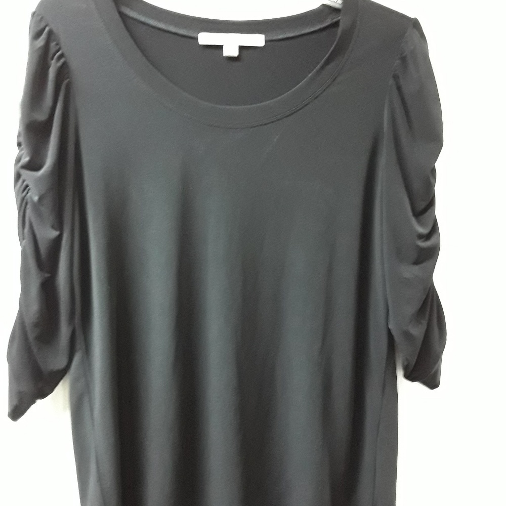 Complements black top